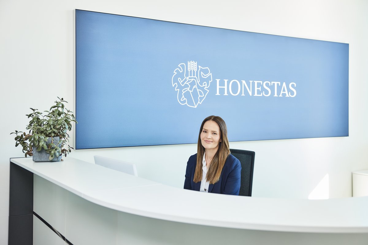 Willkommen bei Honestas, Aufnahme des Eingangsbereiches.